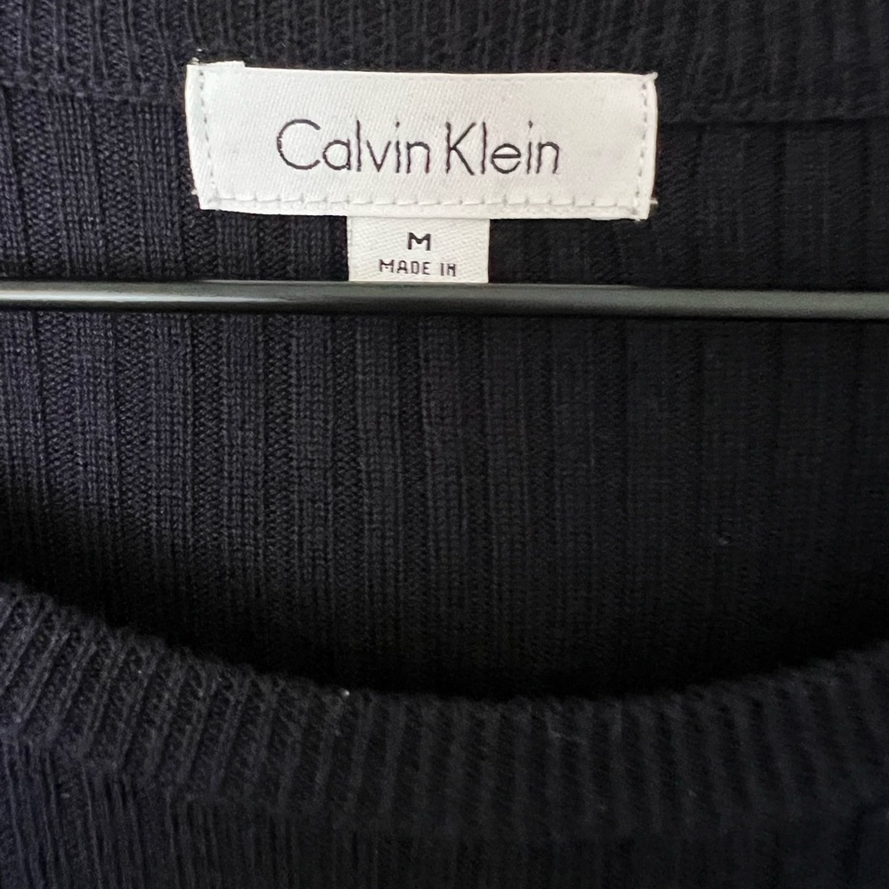 Calvin Klein Ribbed Sweater with Charm Navy Blue Size Medium - Picture 4 of 8